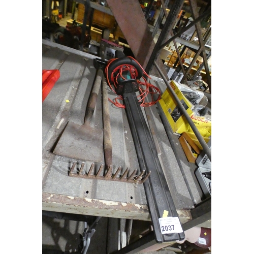Lot 2037      