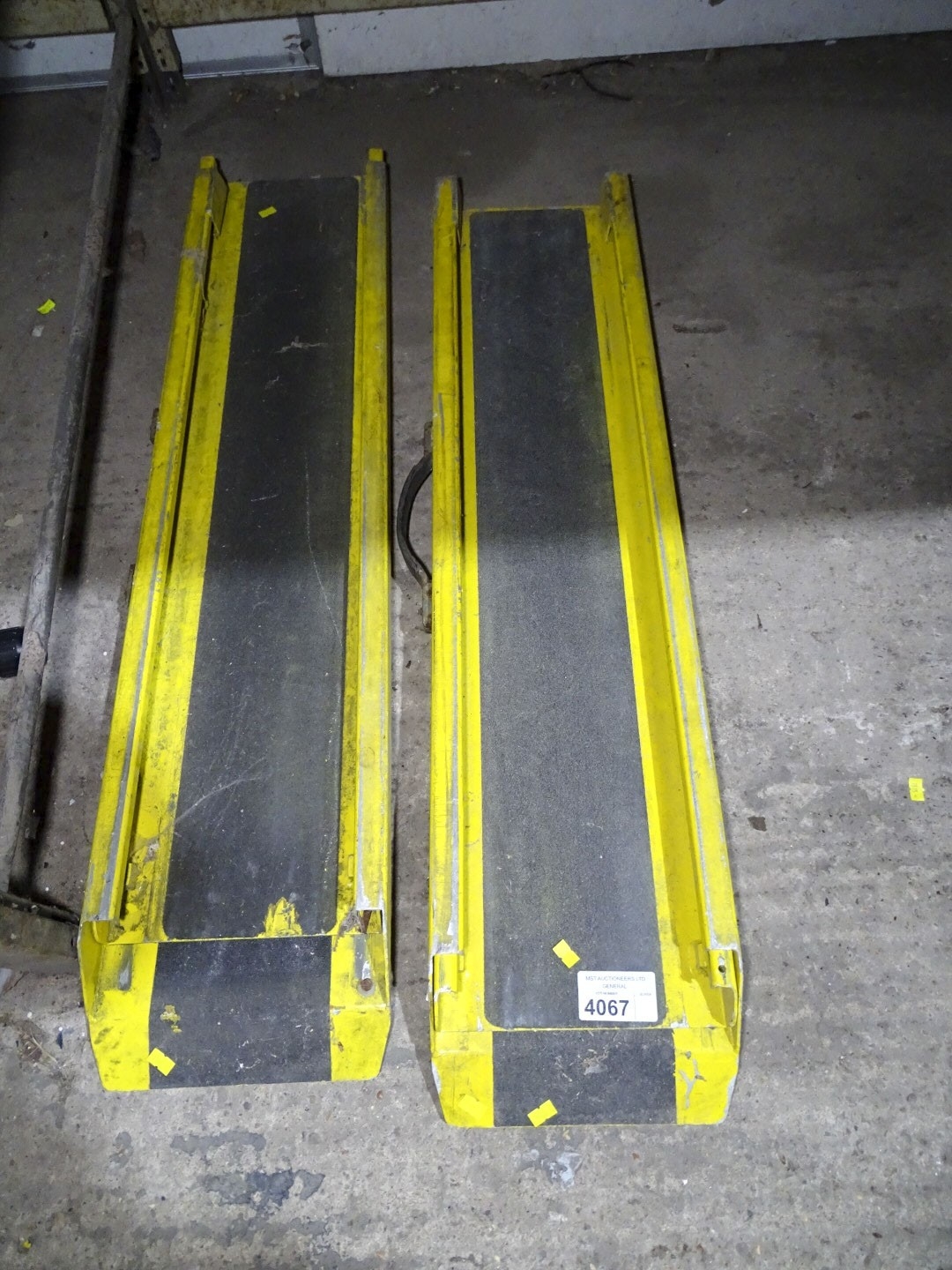 2x extending metal yellow ramps