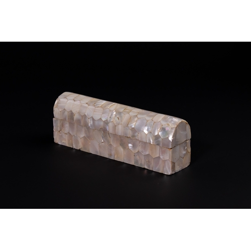 138 - AN ANGLO-INDIAN MOTHER-OF-PEARL INLAID CASKET, 19TH CENTURY OR LATER. - A small decorative casket of... 