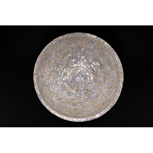 139 - A LARGE ANGLO-INDIAN MOTHER-OF-PEARL MOSAIC FOOTED DECORATIVE BOWL, 19TH CENTURY OR LATER. - An Angl... 