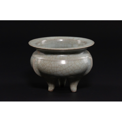 231 - A CHINESE CELADON-GLAZED STONEWARE TRIPOD CENSER. - The vessel is expertly modelled after the archai... 