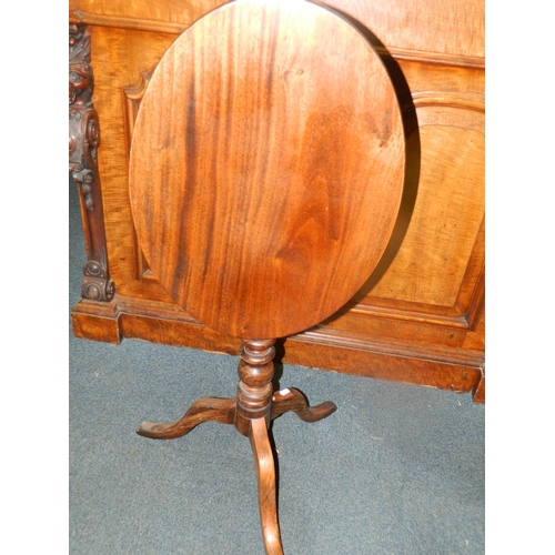 163 - Tilt top table h:67x w:53x d:39cm on tripod legs