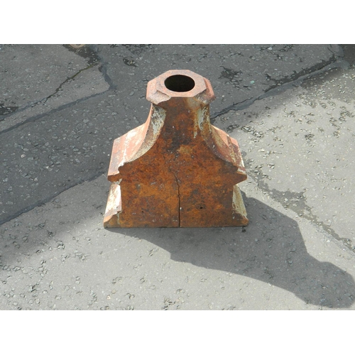 313 - Victorian cast iron rain gutter hopper h:54cm