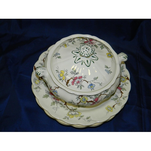 60 - Booths 'Chinese Tree Design' tureen and 4 plates