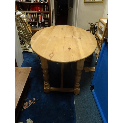 688 - Modern solid oval pine table