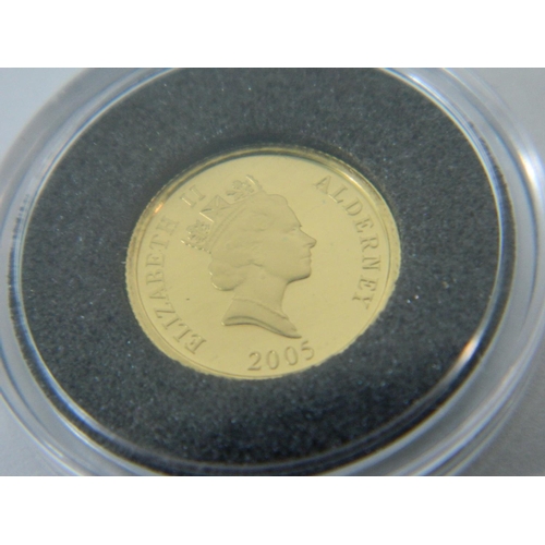 112 - 2 cased coins to include Alderney Elizabeth II 2005 gold one pound coin (1.3g in weight) and Isle of... 