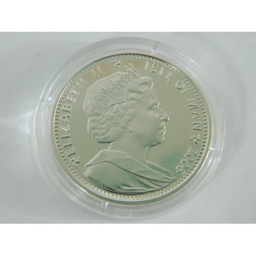 112 - 2 cased coins to include Alderney Elizabeth II 2005 gold one pound coin (1.3g in weight) and Isle of... 