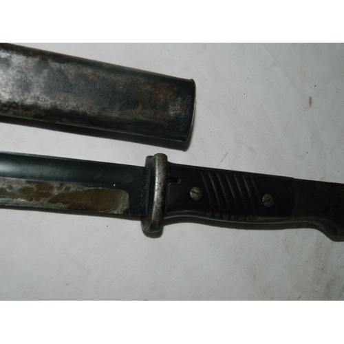 118 - German knife bayonet model S84/98 having blued fullered blade, ricasso stamped Mundlos bakelie grip ... 