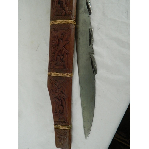 128 - Dayak mandu headhunters sword or terbang of typical form with shagreen grip and carved scabbard. Bla... 