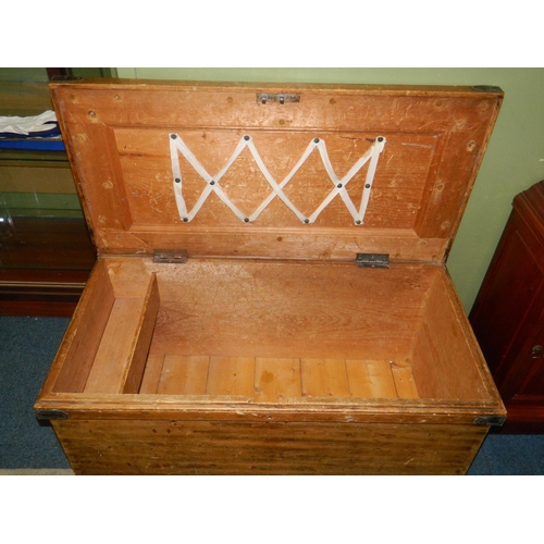 61 - Victorian pine blanket box