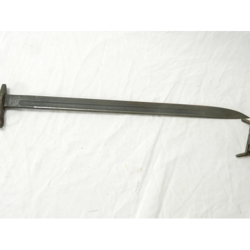 112 - USA M1917 sword bayonet having fullered blade with ricasso stamped US 1913 7 17 (July 1917) and wood... 