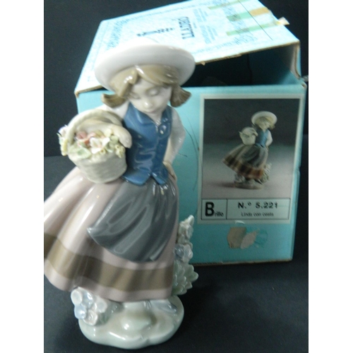 240 - Lladro 'Linda con cesta'