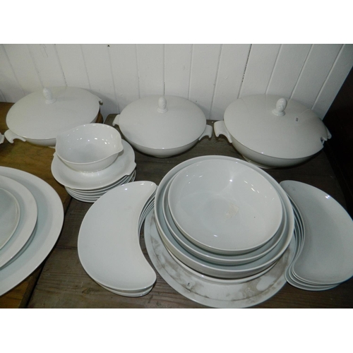 17 - Rosenthal 'Classic Rose' comprehensive (approx 101 piece approx) dinner service