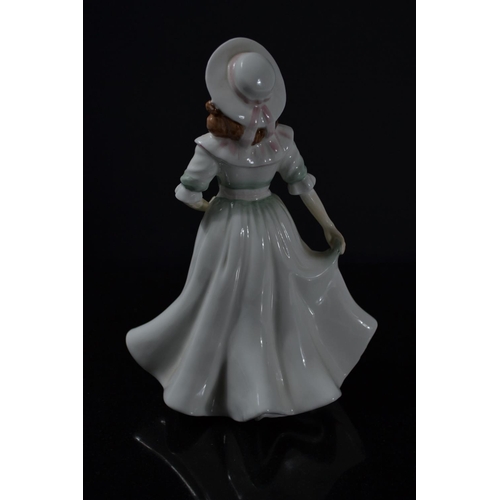 1026 - Royal Doulton 'Jacqueline' HN3689 year 1985 figurine approx 22cm high. Has certificate
Condition: In... 