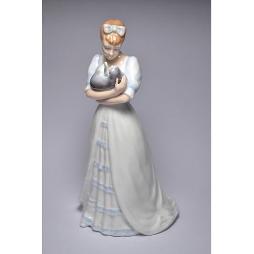 1053 - Royal Doulton 'Kimberley' HN3379 1992 model by 'TIMOTHY POTTY' approx 22 cm tall
Condition: In good ... 