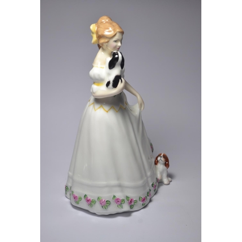 1060 - Royal Doulton 'Take me home' HN3662 1994 figurine approx 21cm tall
Condition: In good order, no visi... 