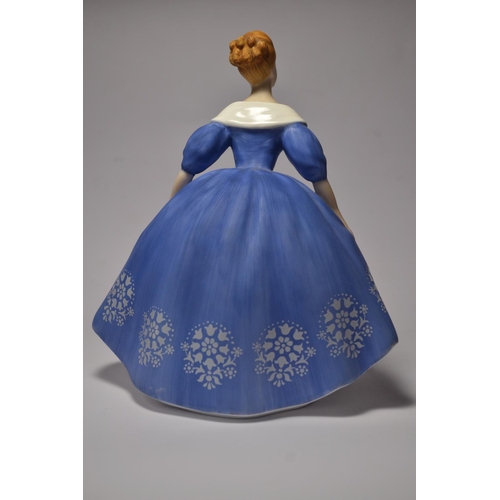 1084 - Royal Doulton 'Nina' HN2347 1968 figurine approx 19cm with a Matte finish
Condition: In good order, ... 