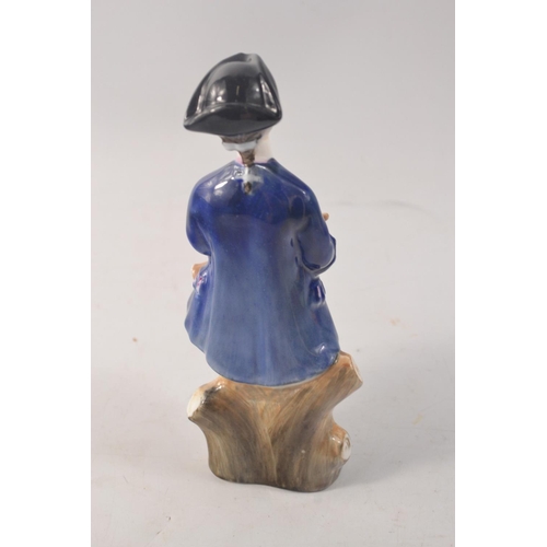 1112 - Royal Doulton 'Boy from Williamsburg' HN2183 1966 figurine approx 15cm tall
Condition: In good order... 