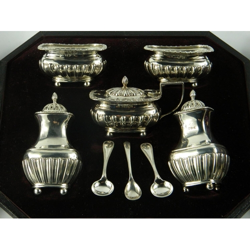 153 - JAMES DEAKIN & SONS boxed Victorian Chester silver cruet set. Two salts and mustart date to 1897 and... 