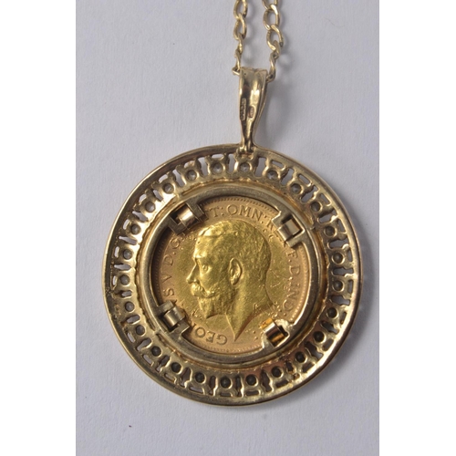 173M - 1912 George V Half Sovereign mounted as a 9ct circular pendant with 25 white stones round rim and su... 