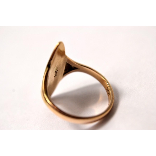 10 - 9ct gents signet ring size O, and a 9ct lozenge shaped dress ring size P 9g gross weight