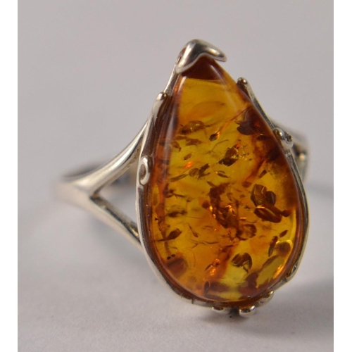 7 - A selection of modern amber style silver 925 Hallmarked jewellery, a ring size N/O, a pair of earrin... 