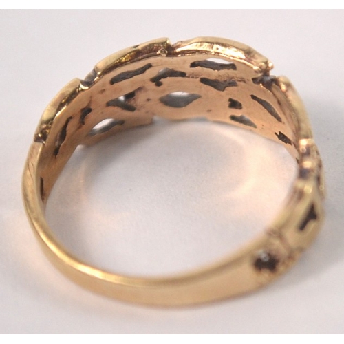 22C - 9ct gold pierced design ring