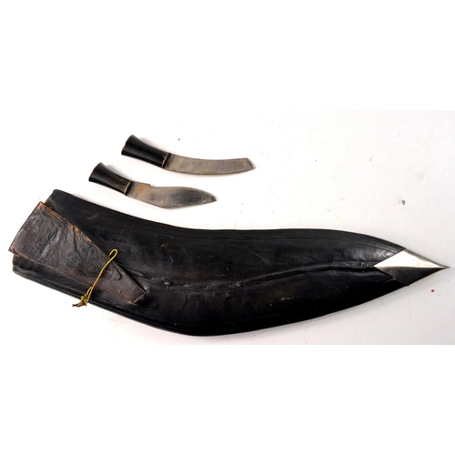 117 - FANTASTIC ! Vintage Fixed Blade KUKRI Knife - Rare Antique Knife, favoured weapon of choice for the ... 