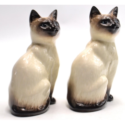 184 - Vintage British Art Pottery Beswick 2 sitting Siamese Cats No 1887