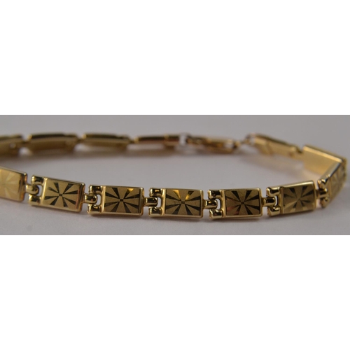 25 - 9ct gold Art Deco style bracelet