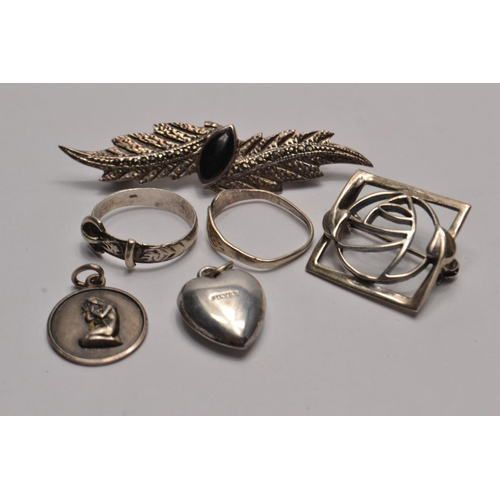 35A - Small quantity of silver jewellery to include 1 marcasite leaf style brooch, 2 rings etc