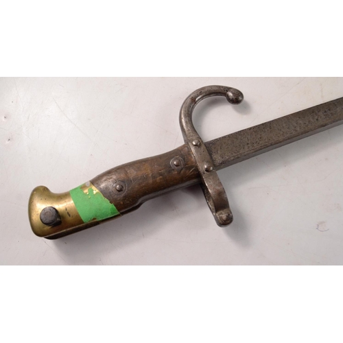 117 - American ENFIELD wooden handled bayonette L 64cm and blade only length 51cm, in fair condition