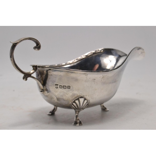 141 - Vintage 1914 silver Sheffield Hallmarked sauce boat