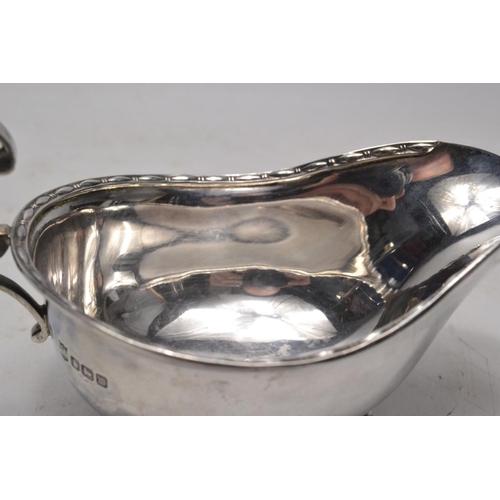 141 - Vintage 1914 silver Sheffield Hallmarked sauce boat