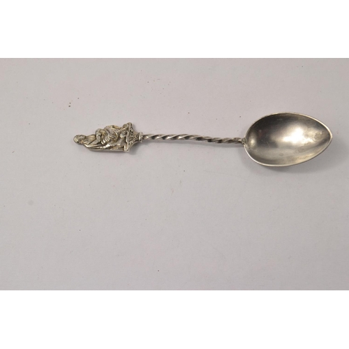 93 - A collection of miscellaneous silver items, each Hallmarked, weighing 162g collectively.