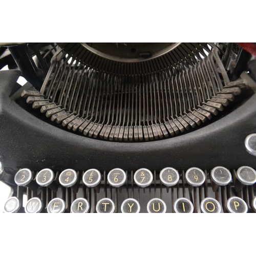 225 - Vintage UNDERWOOD typewriter