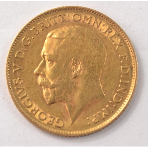 86 - 1913 gold half sovereign GEORGE V no dents or scrapes, slight wear on front side