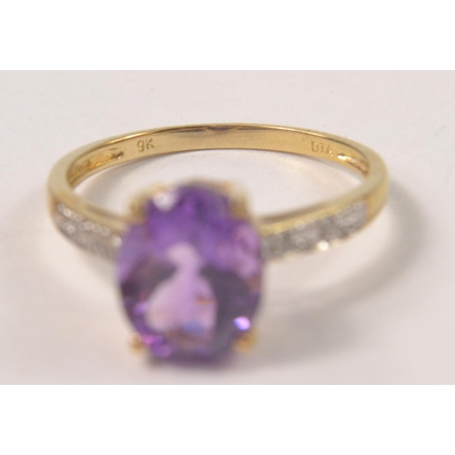 31 - 9K Yellow gold ring set with single oval shaped Amethyst and illusion set diamond shoulders Size P [... 