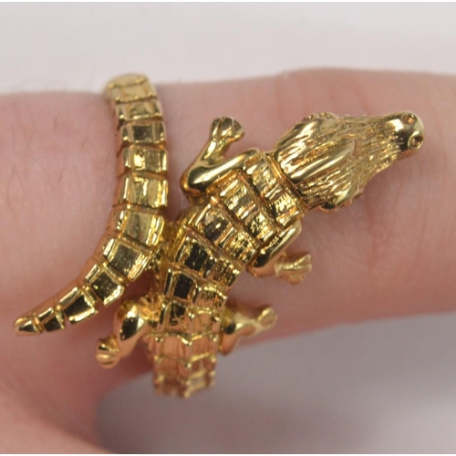 37 - 9ct Yellow gold ring, designed as a crocodile. Size Q [3.6grms]