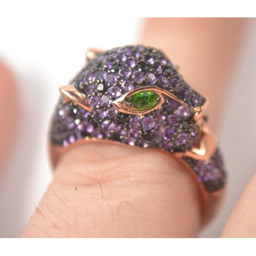 40 - Gilded 925 stamped silver ring in leopards head design, set with oval green stone eyes and amethyst ... 