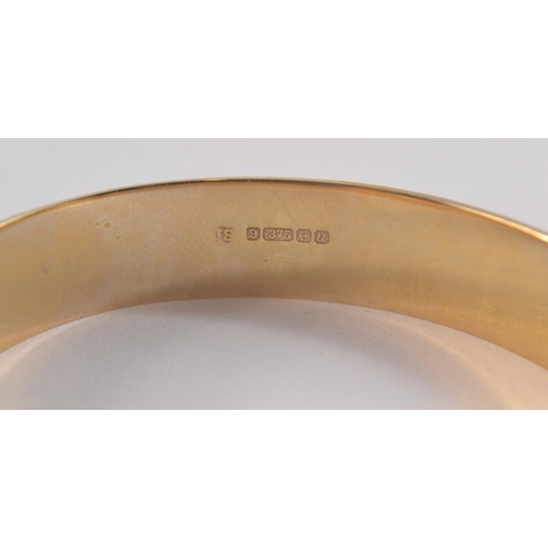 2 - 375 stamped and Hallmarked yellow Gold snap-shut bangle 17.21g approx - nice example!