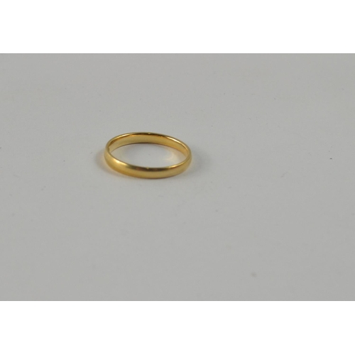 3 - Hallmarked anchor 18ct yellow gold wedding band size O weight 2.2g