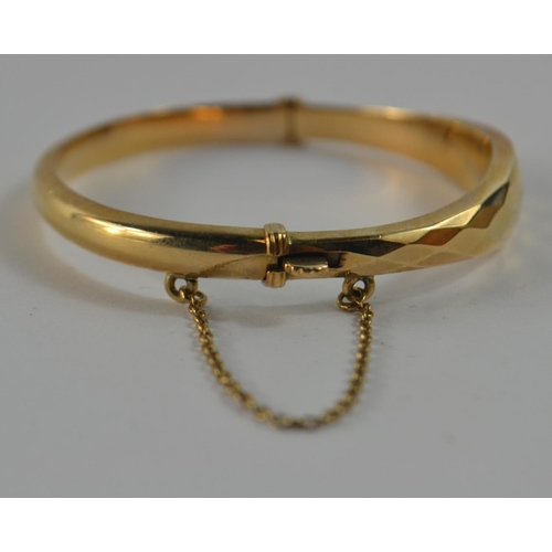 5 - 375 stamped and Hallmarked yellow gold snap-shut bracelet 10.2g