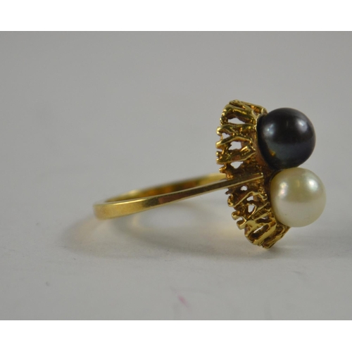 74 - Ladies dress ring, Twin coloured pearls set on 14ct gold ring, ring size M weight gross 4.35g