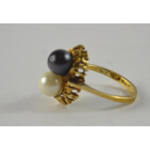 74 - Ladies dress ring, Twin coloured pearls set on 14ct gold ring, ring size M weight gross 4.35g