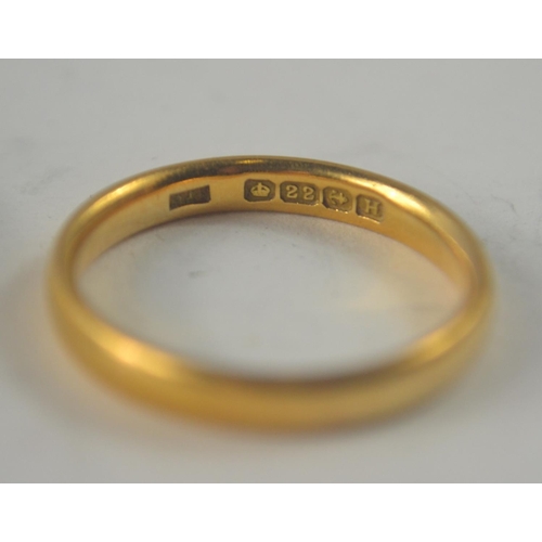 88 - 22ct stamped yellow gold wedding band 3.32g ring size M with two other vintage dress rings