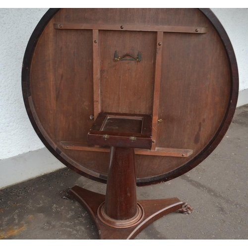 71 - Victorian mahogany large circular antique dining table