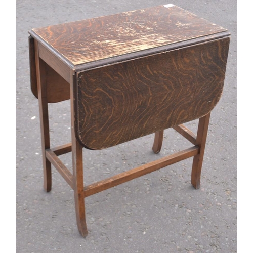 451 - Small drop leaf table( ideal to re- paint)