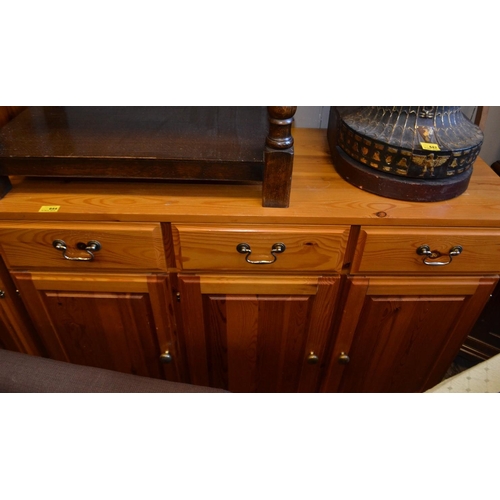 496 - Pine sideboard 4 ft L 3 drawers and 3 cupboards