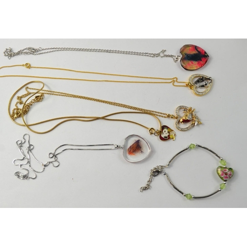 69 - 6 Heart themed pieces of costume jewellery, to include enameled pendant depicting Snoopy, a pair of ... 